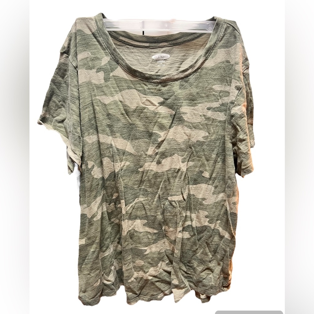 Women’s XL Old Navy green camo wear everywhere tshirt